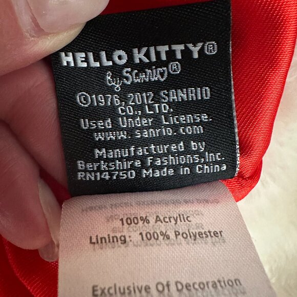 Hello Kitty Adult Hooded Wrap Scarf with Mittens - Picture 11 of 13